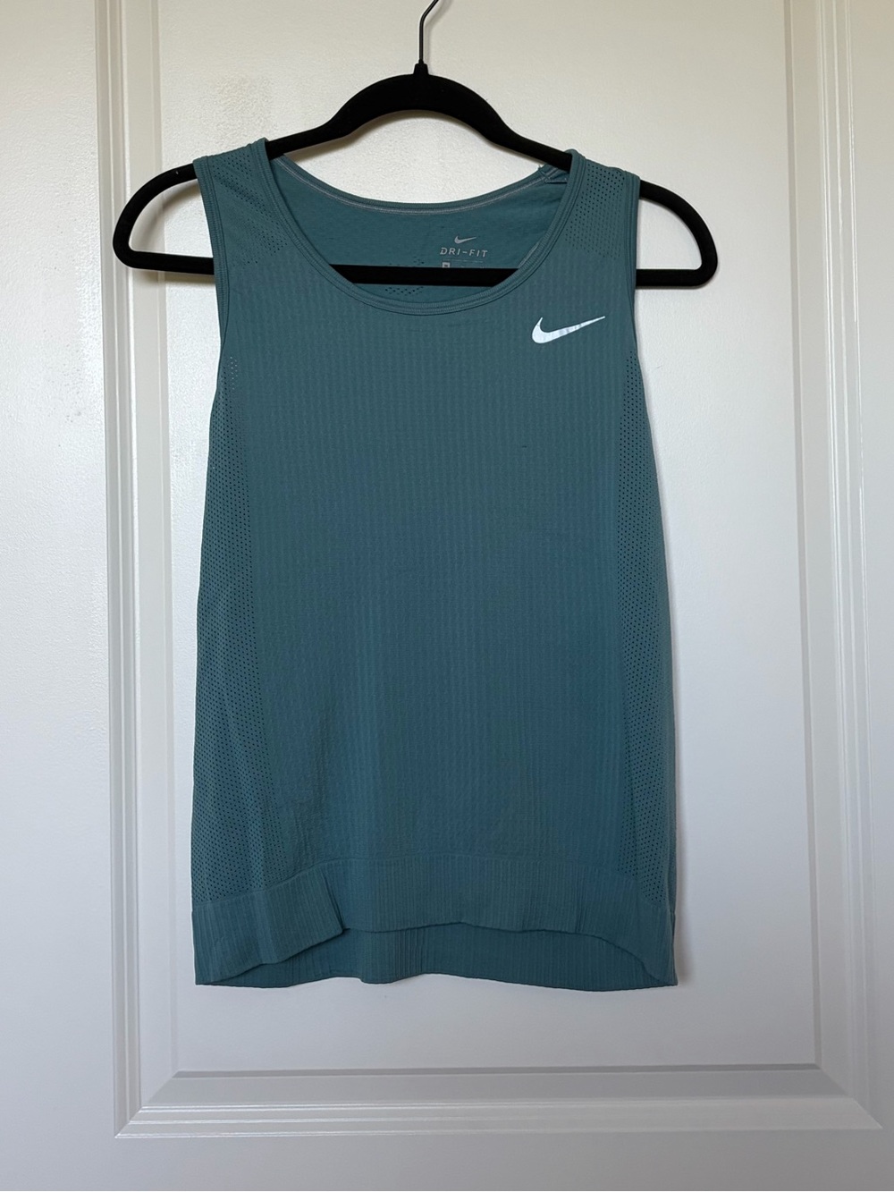 Nike Dri-FIT Women's Teal Athletic Tank Top